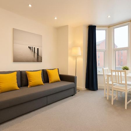 Stylish Modern Apartment For Up To 4 Nr Citycentre Cardiff Buitenkant foto